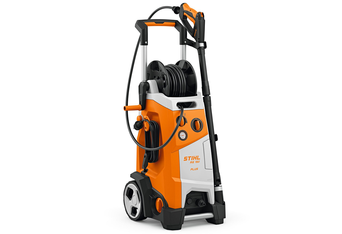 Απεικονίζεται το πλυστικό με υψωμένη λαβή και όλα τα εξαρτήματά του στις προσχεδιασμένες θέσεις τους.